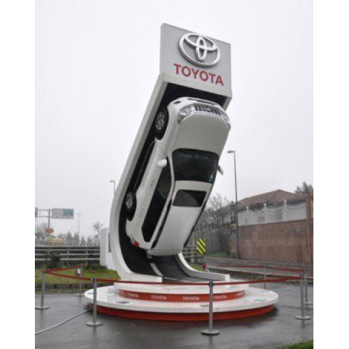 Объемная наружная реклама автомобиль Toyota